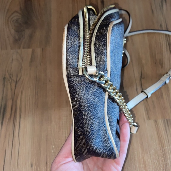 Michael Kors cross body bag - Picture 4 of 8